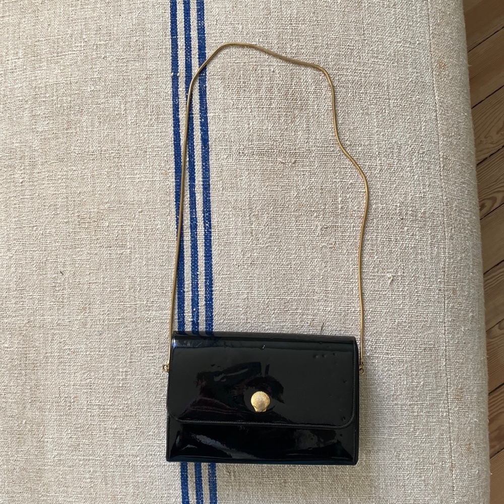 Vintage patent bag with seashell clasp
